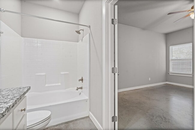 Building Photo - Amazing in Alvarado