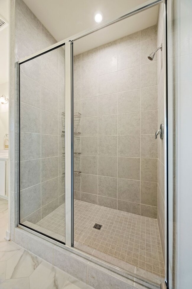 Building Photo - Brand New 2 Bedroom Condo Located in Midlo...