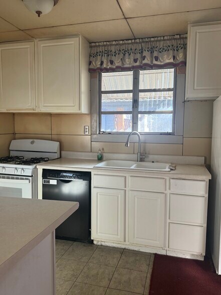 Building Photo - 2119 W Sherwood Ave