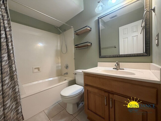 Building Photo - Spacious 5-Bedroom Home with Heated Pool & Hot Tub in Niceville!