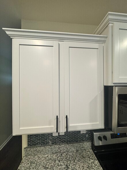 Close up Cabinets & black accent handles - 168 Hampton Cir