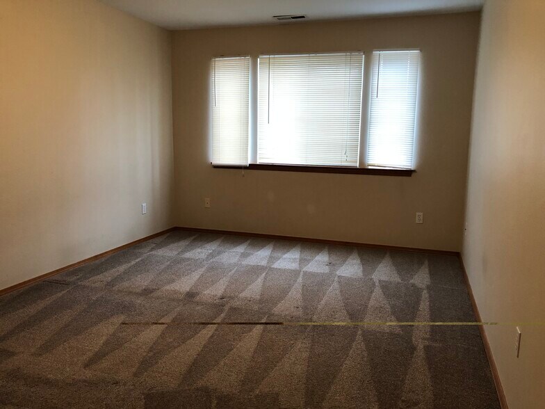 Building Photo - 511 Princeton Ave N