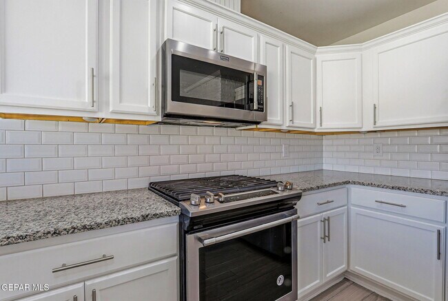 Building Photo - 5713 Creston Ave