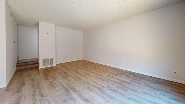 Building Photo - Townhouse in Northeast Fresno