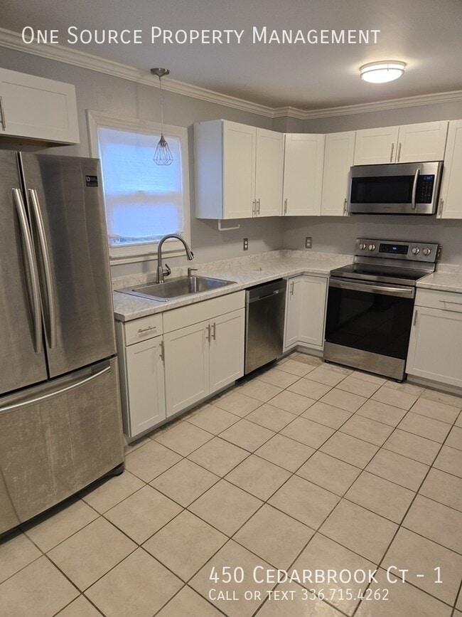 Building Photo - 450 Cedarbrook Ct