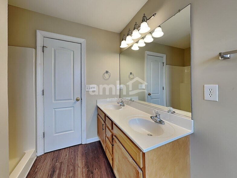 Building Photo - 1849 Denise Ln