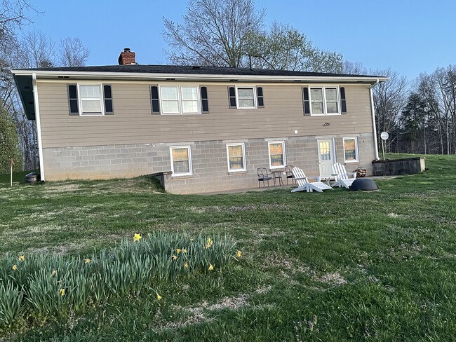 Building Photo - 567 Longshot Ln