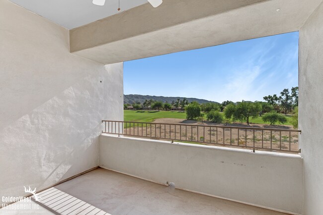 Building Photo - Gorgeous 2Bdm 2Ba Home with Golf-Course Vi...