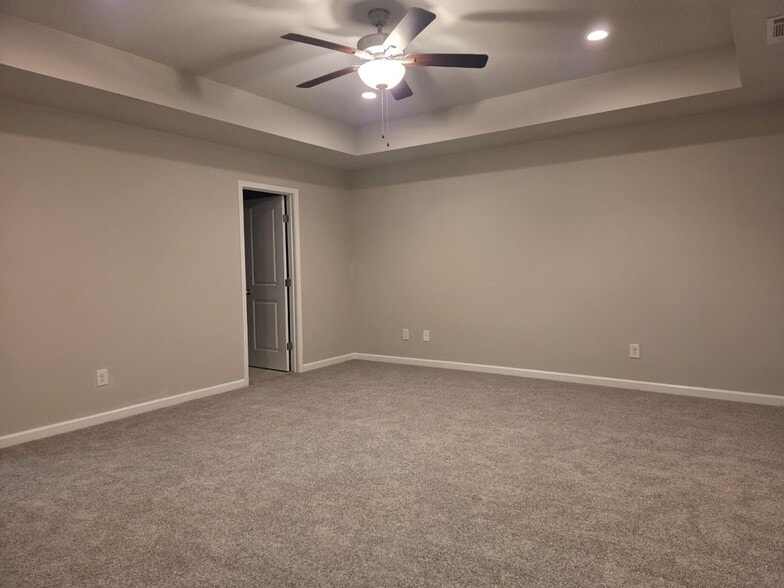 Building Photo - 302 Cashes Dr