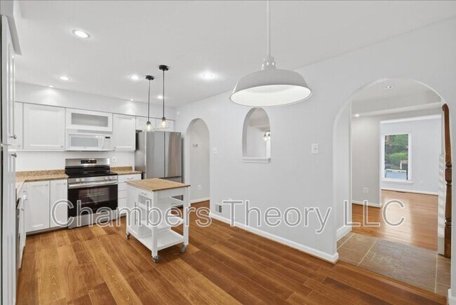 Building Photo - 2988 Borge St