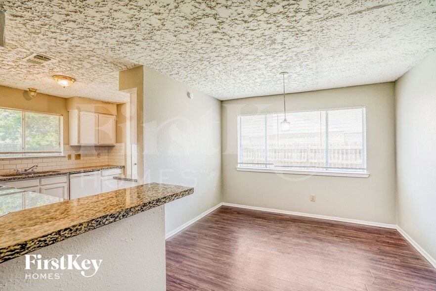 Building Photo - 15706 Tammany Ln