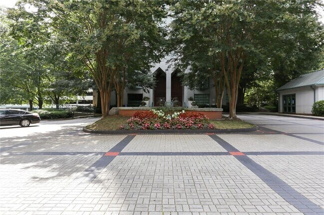 Building Photo - 2870 Pharr Ct S Northwest