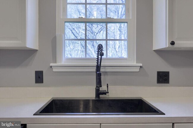 Building Photo - 604 Rockwood Dr