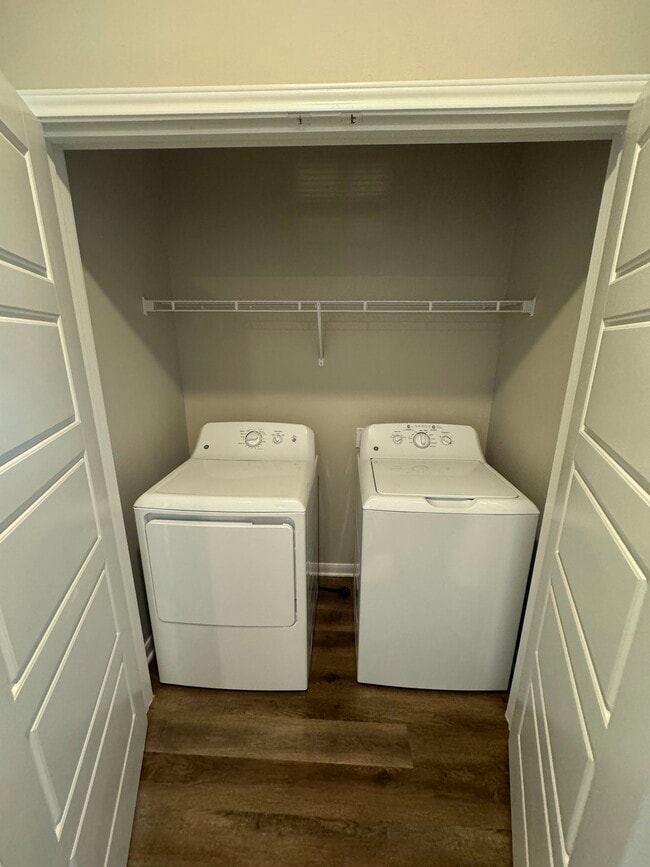 Building Photo - 315 Willow Grv Wy