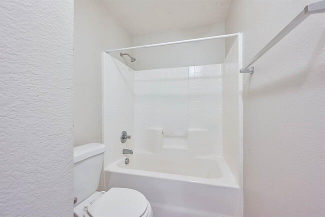 Building Photo - 510 Kings Way Dr