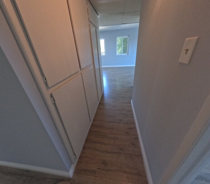 HALL WAY - 809 Brent Ave