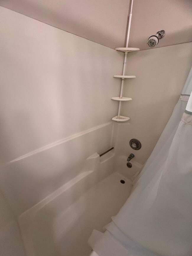 Building Photo - 3 BEDROOM CONDO WITH A 1 CAR GARAGE AND INCLUDES UTILITIES!