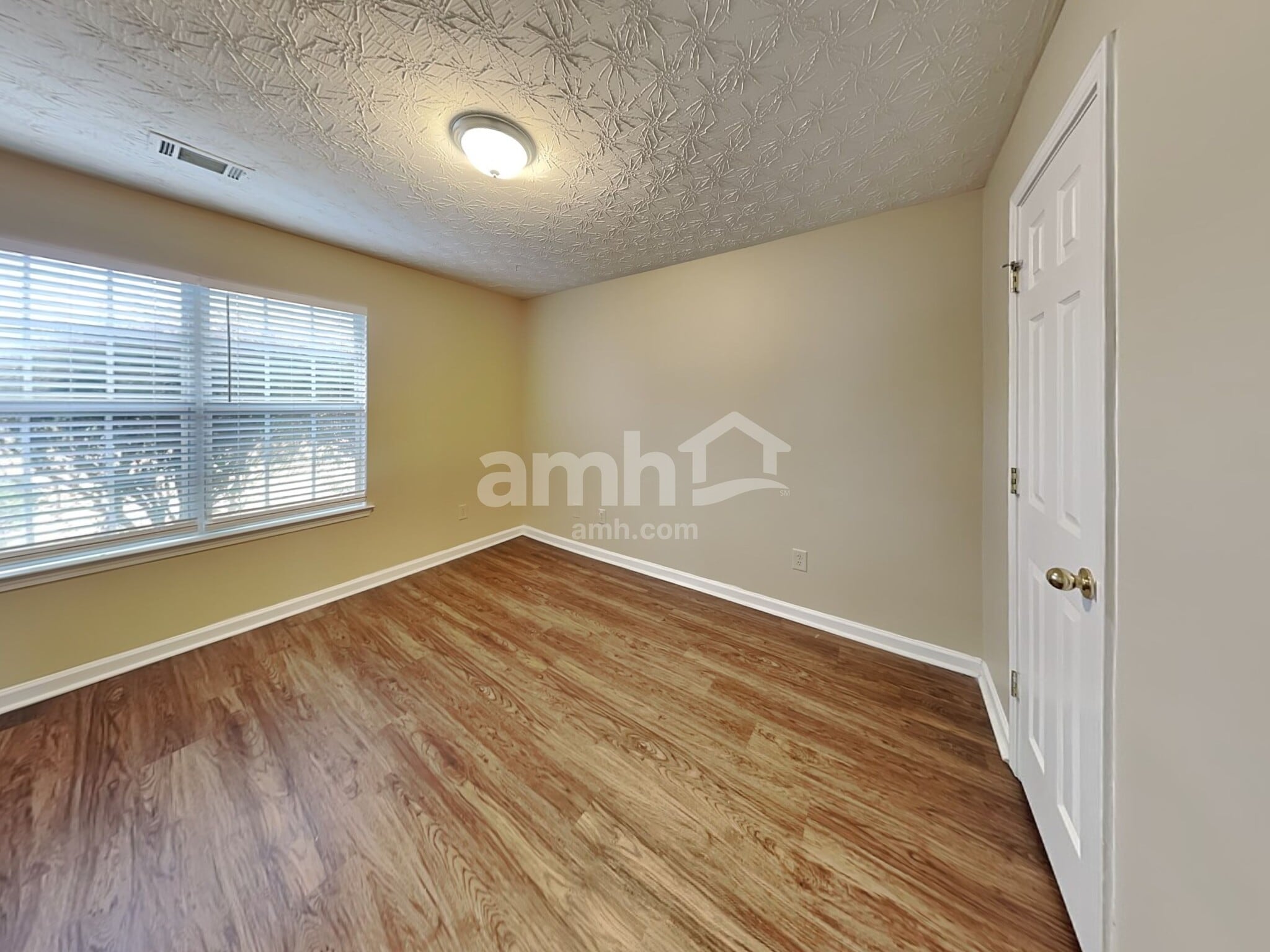 Building Photo - 223 Vernon Walk