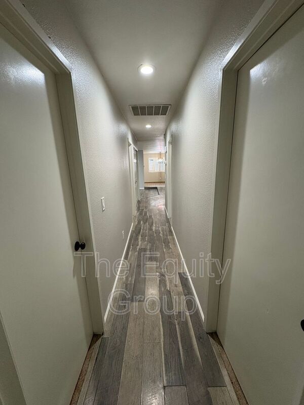 Building Photo - 1937 Chinowth St