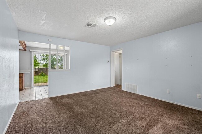 Building Photo - 3005 SE 51st St