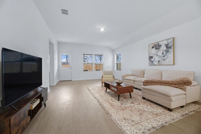 Building Photo - 591 Sormonne Lp