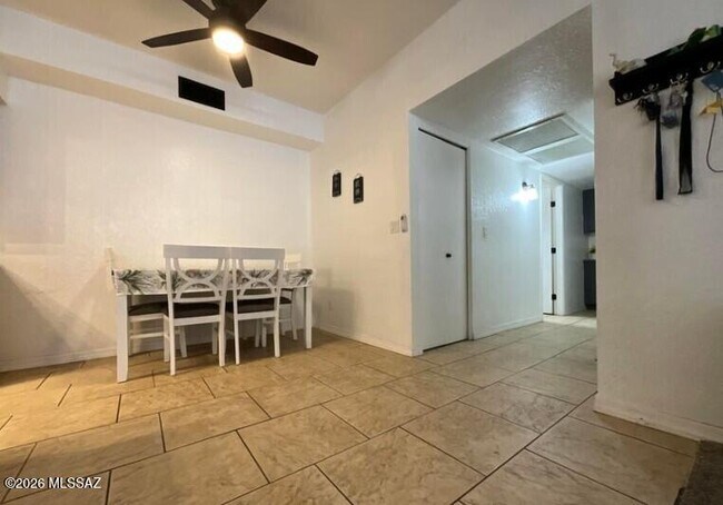Building Photo - 7924 E Colette Cir