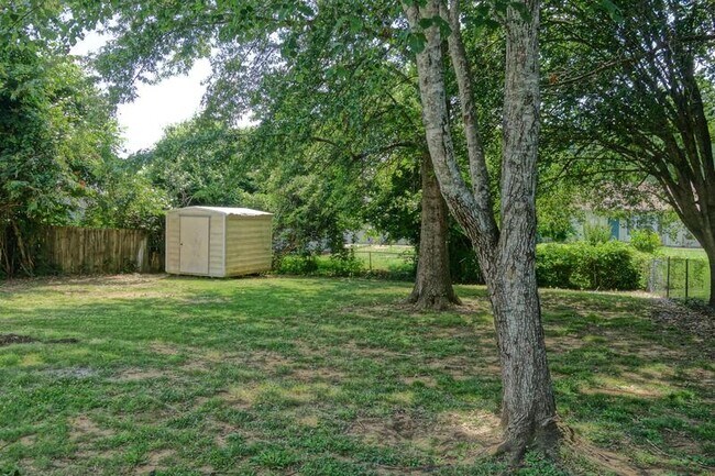 Building Photo - 13916 Sandhurst Dr SW
