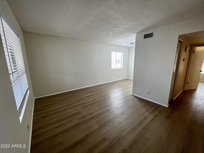 Building Photo - 6641 W Ocotillo Rd