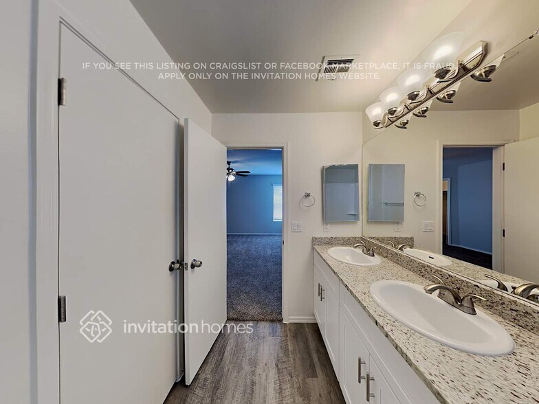 Building Photo - 3933 W Irwin Ave