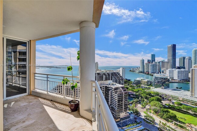 Building Photo - 848 Brickell Key Dr