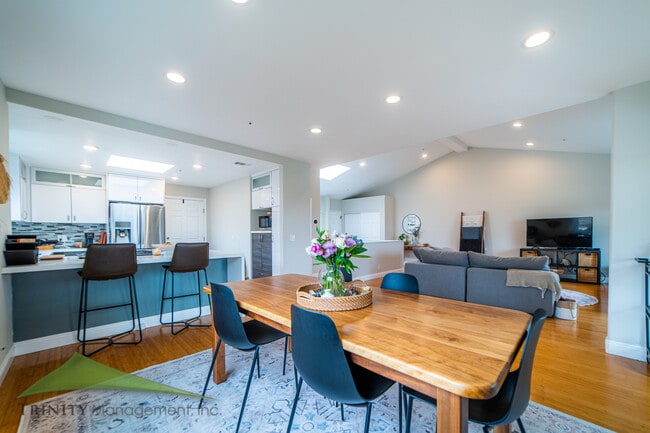 Building Photo - 567 Forrest Bluff