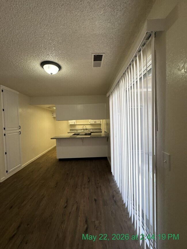 Building Photo - 1566