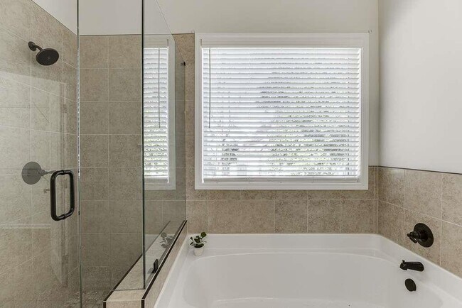 Building Photo - 3477 N Berkeley Lake Rd NW