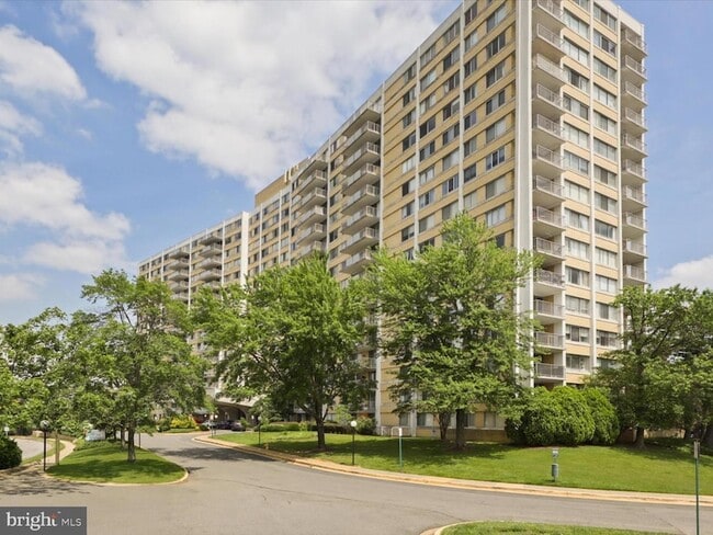Building Photo - 301 N Beauregard St