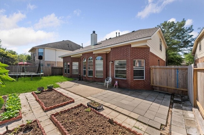Building Photo - 26414 Creston Woods Dr