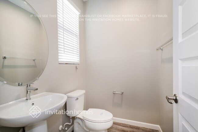 Building Photo - 18972 W Reade Ave