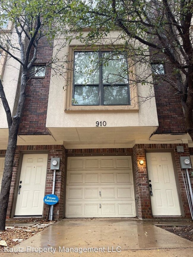 Primary Photo - 2 br, 2.5 bath House - 910 Glenn Crossett St