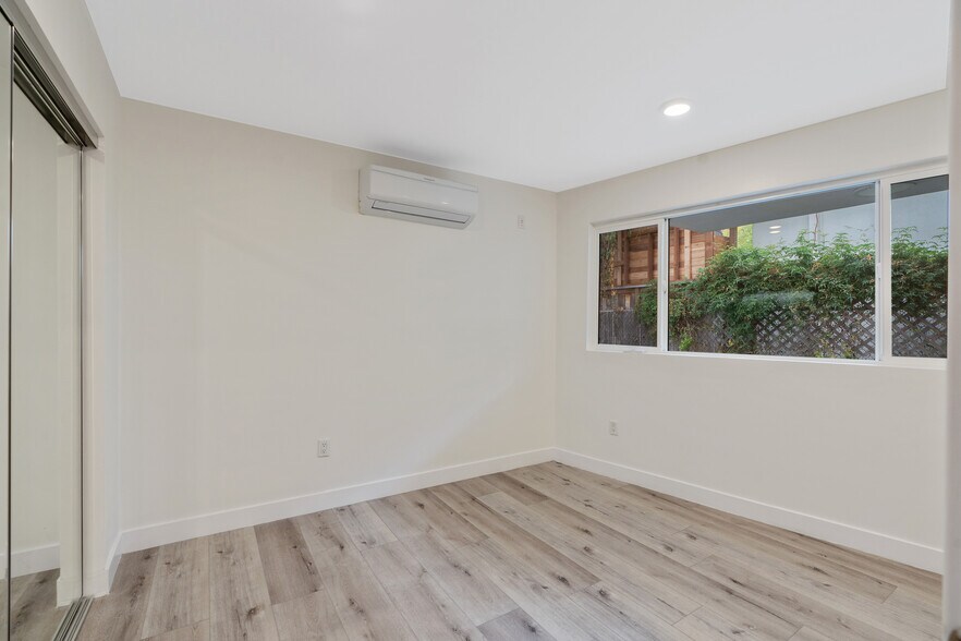 Building Photo - 1025 Pleasantview Ave