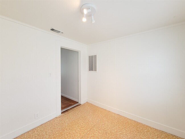 Building Photo - 2816 Elser St
