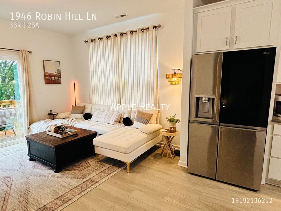 Building Photo - 1946 Robin Hill Ln