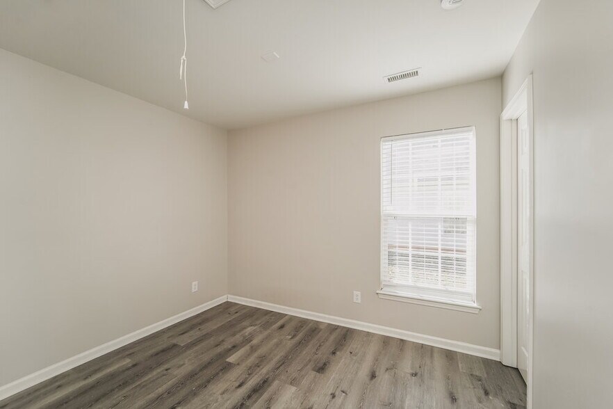 Building Photo - 8224 Fox Swamp Rd