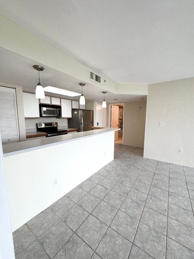 Building Photo - 2 Bedroom 2 Bathroom in the Salt Ponds Condominium