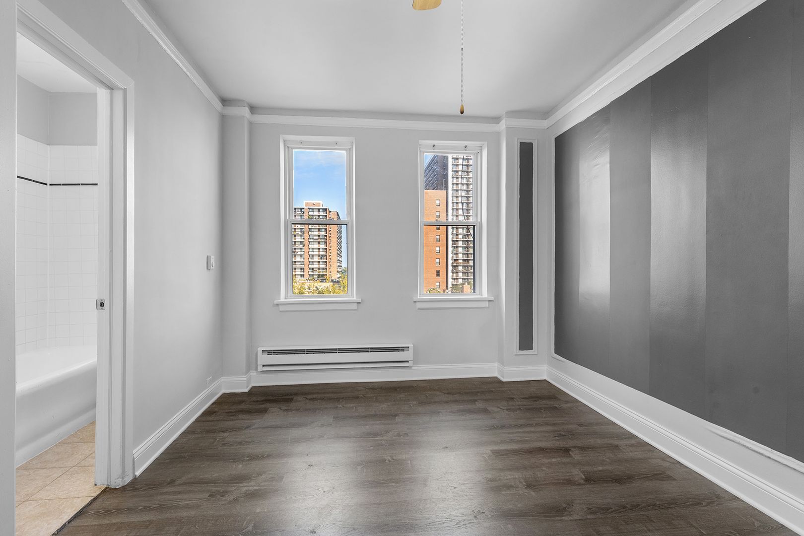 Building Photo - 5847 N Kenmore Ave