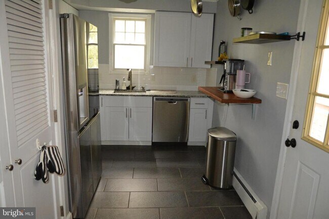 Building Photo - 313 N Market St