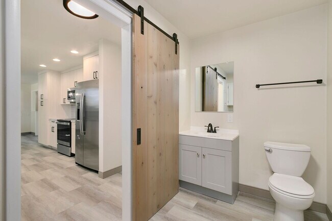 Building Photo - 1726 Cameo