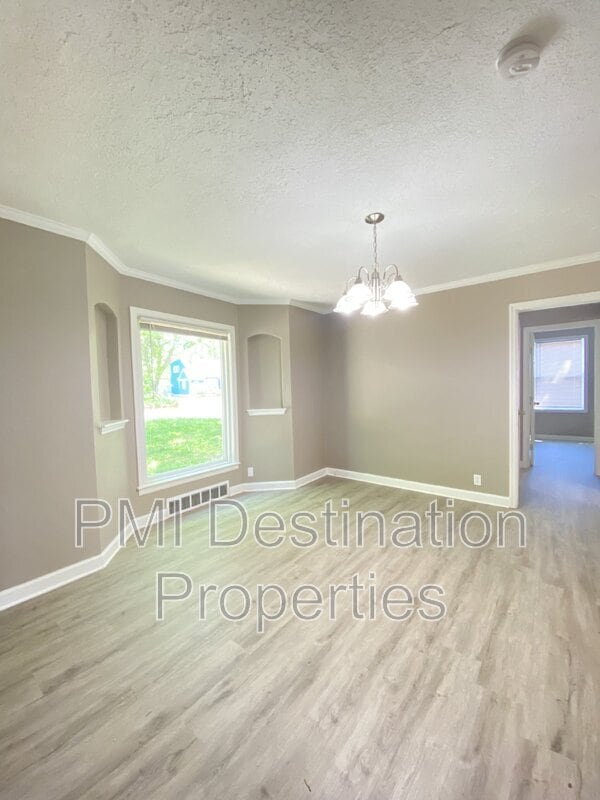 Building Photo - 5710 Hadley St