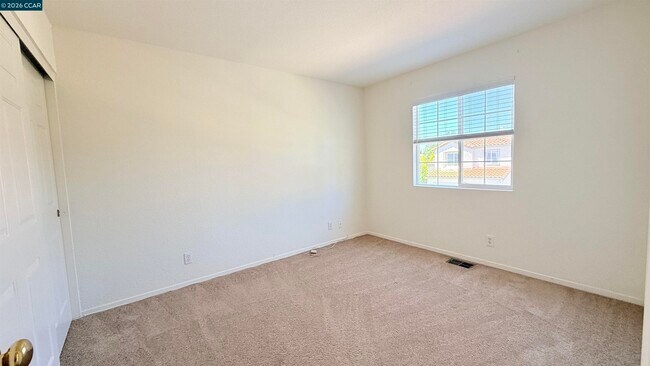 Building Photo - 1023 Vista Pointe Cir