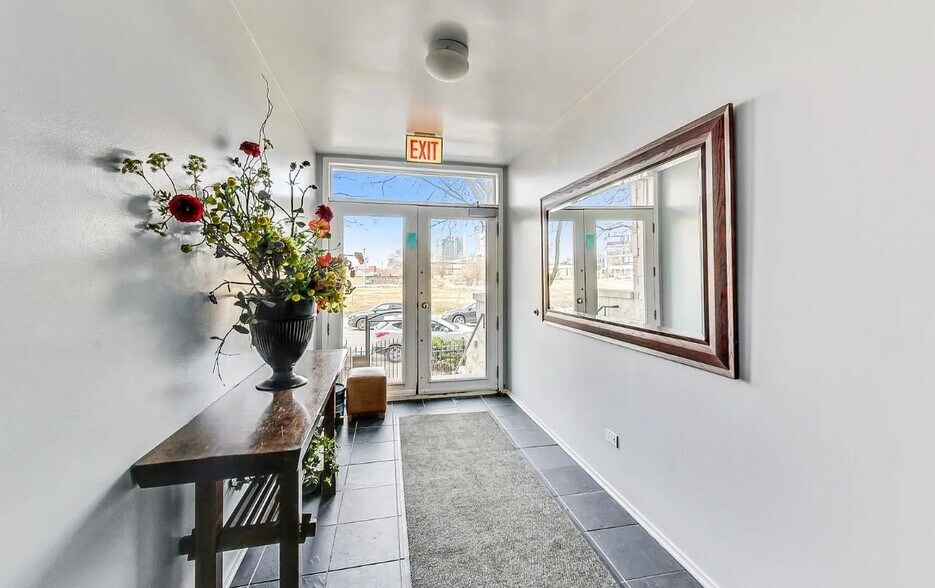 Building Photo - 1343 N Mohawk St