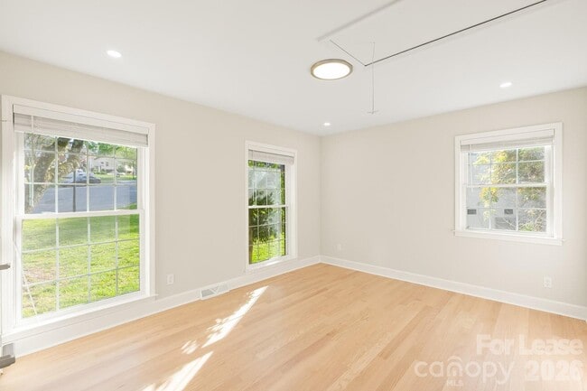 Building Photo - 100 Chadmore Dr