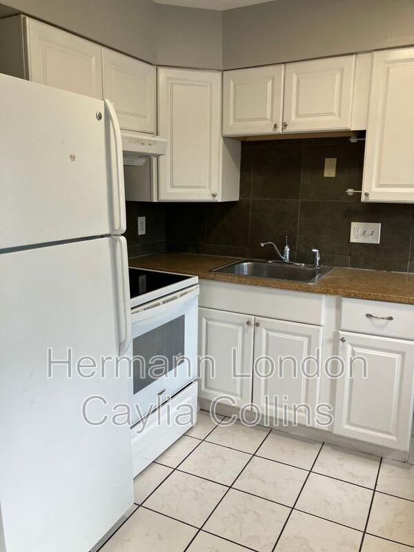 Building Photo - 7406 Olian Dr